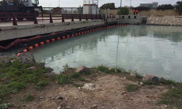 La barrera anticontaminación del antiguo cauce del Túria, preparada para la recogida de residuos
