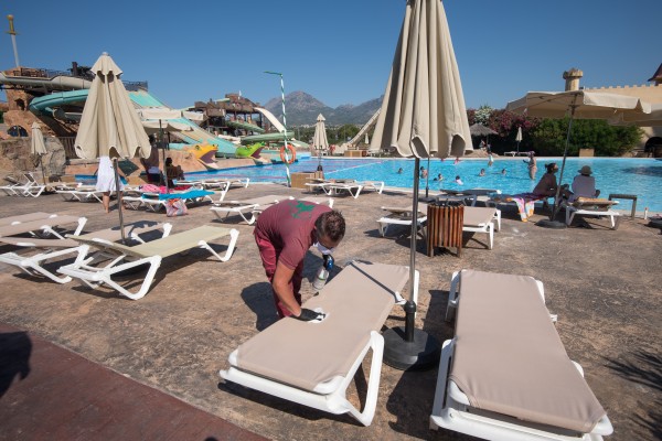 'Operación Km. 0': los hoteles se lanzan a por el turista de proximidad en la recta final del verano