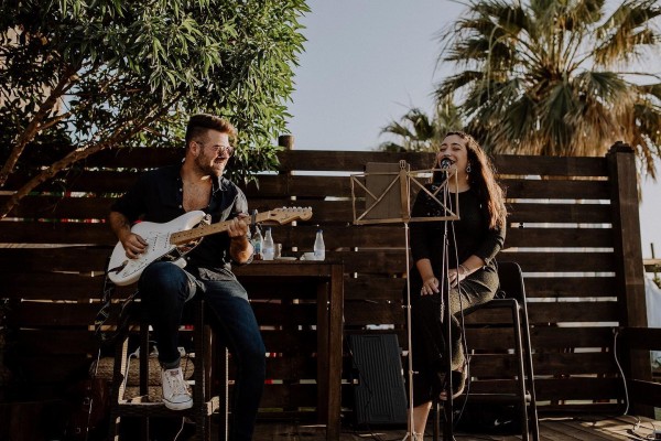 Sin discotecas la música no dejó de sonar