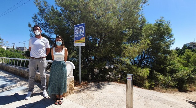 Oropesa del Mar libera de humo una segunda playa en la cala Orpesa la Vella