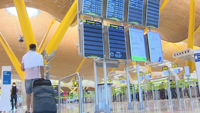 Las cuarentenas y recomendaciones de no viajar a España golpean al turismo