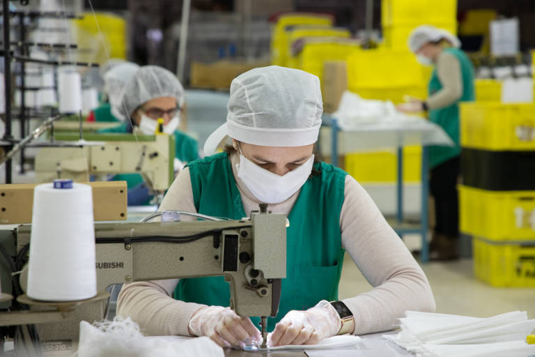 Cinco empresas valencianas se alían para fabricar productos sanitarios