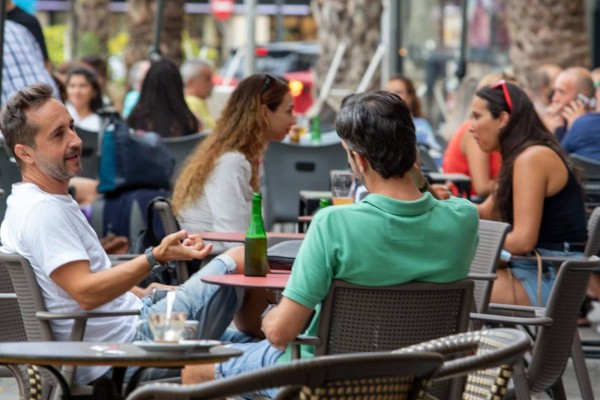 El TSJ obliga a los pubs a aguardar el final de las restricciones, mientras en Madrid pueden abrir
