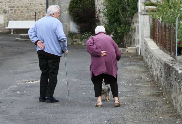 Más de 2.000 cuidadores familiares piden recibir reconocimiento profesional
