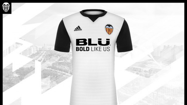El Valencia recupera la publicidad en su camiseta tres años después