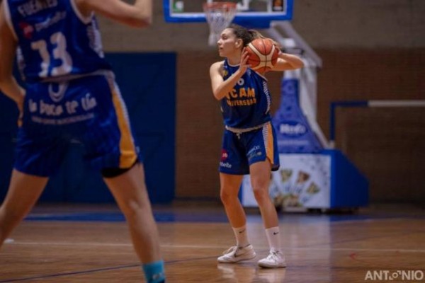Vicky Robles, jugadora referente del UCAM Primafrío Jairis, se marcha tras seis años