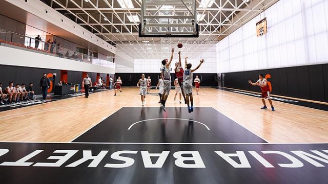 La participación de L’Alqueria crece con una selección española que disfruta en Valencia