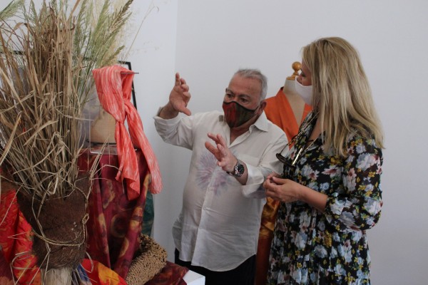 El Centro Regional de Artesanía de Cartagena exhibe una muestra de telas pintadas a mano por el artista Alfredo Caral