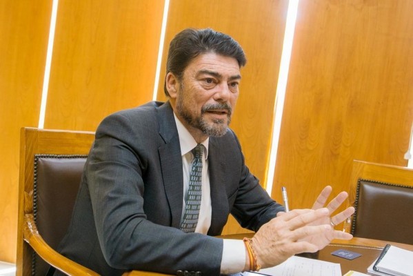 Barcala se adhiere al pacto de los alcaldes contra la incautación de los superávits municipales