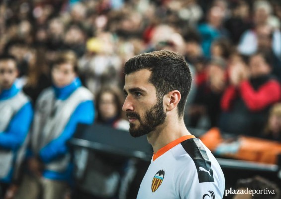 Gayà irá directo al tope salarial del Valencia a expensas de la salida de Rodrigo