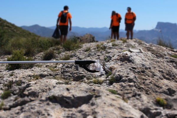 El voluntariado ambiental de Elda 'sortea' la crisis y continúa su actividad en agosto 