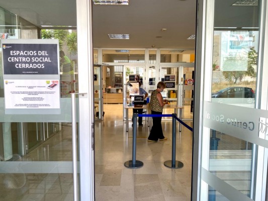 El centro social de El Campello atiende las urgencias de forma presencial; 140 desde junio
