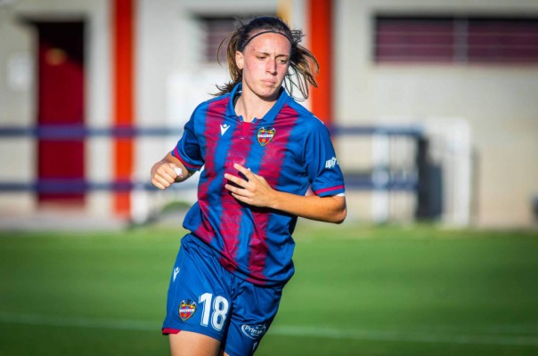 La yeclana Eva Navarro, cuyo fichaje tenía casi atado el Madrid, renueva con el Levante