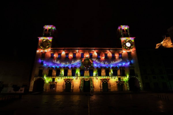 Alicante adjudica el alumbrado ornamental de las distintas fiestas a Iluminaciones Ximénez