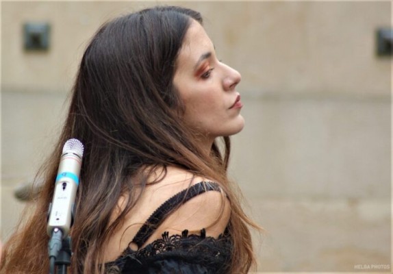 María de Juan ilumina la velada de 'Acústicos al atardecer' en Monteagudo