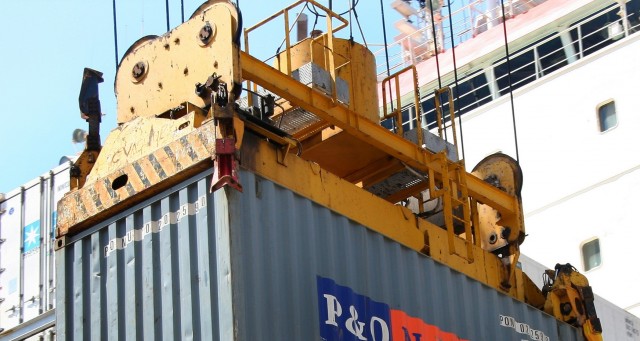 La crisis del limón y el menor consumo frenan el movimiento de mercancías del Puerto que cae un 3,3% hasta julio