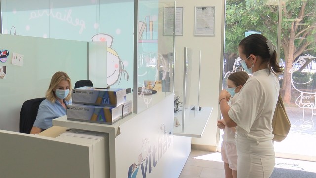 Quemaduras, otitis, picaduras y alergias, motivos más frecuentes de urgencias en niños en verano
