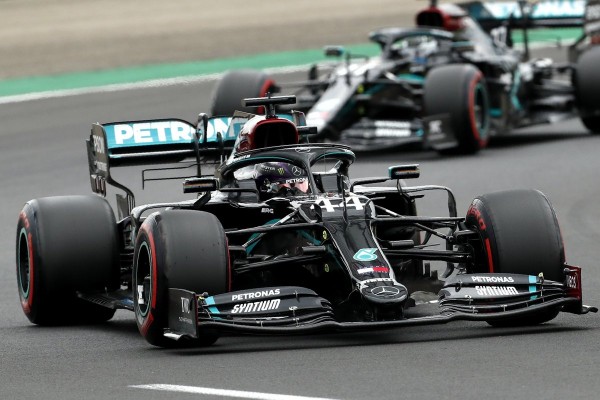 Hamilton recupera su dominio con su triunfo en Montmeló y Sainz queda en sexta posición