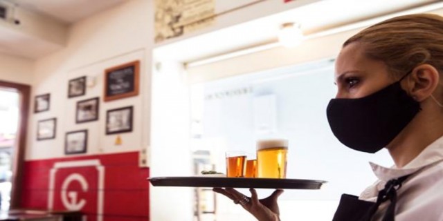 Murcia adelanta a este domingo el cierre de pubs y discotecas y la prohibición de fumar en la calle 