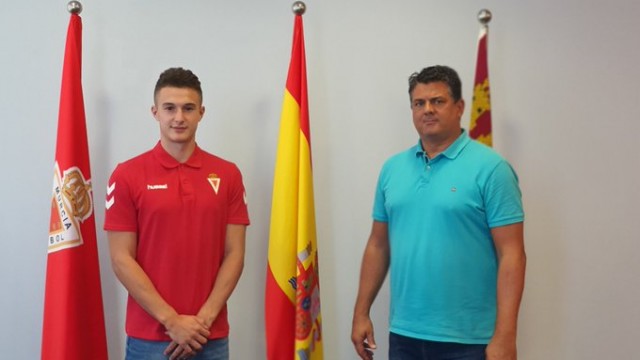 Tanis Marcellán se baja el sueldo y renueva con el Murcia para un nuevo año en Segunda B