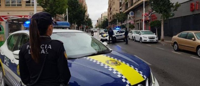  La Policía de Elche evita una fiesta de 300 personas e impone 495 sanciones por no llevar mascarilla