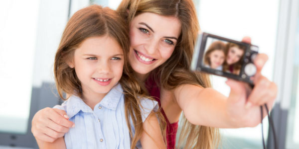 Compartir imágenes de los hijos en las redes puede acarrear problemas legales
