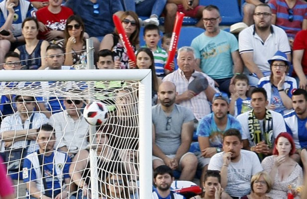 Los abonados del Hércules elegirán en una votación la nueva camiseta de entre dos modelos propuestos