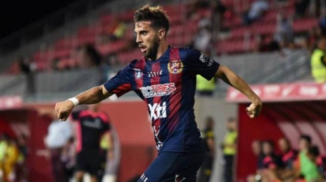 El Yeclano renueva al defensa Marcos Álvarez y al delantero Víctor Fenoll