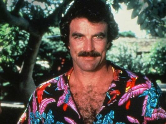 Camisas de flores en pechos peludos: los detectives tropicales de las series