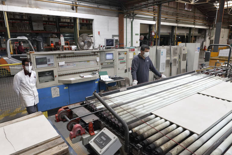 La producción azulejera cae un 13% desde enero lastrada por los efectos de la pandemia