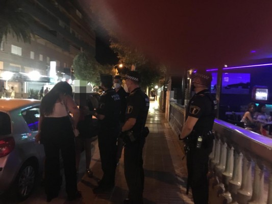 Tercera discoteca desalojada en una semana en Alicante con 40 personas bailando en la pista