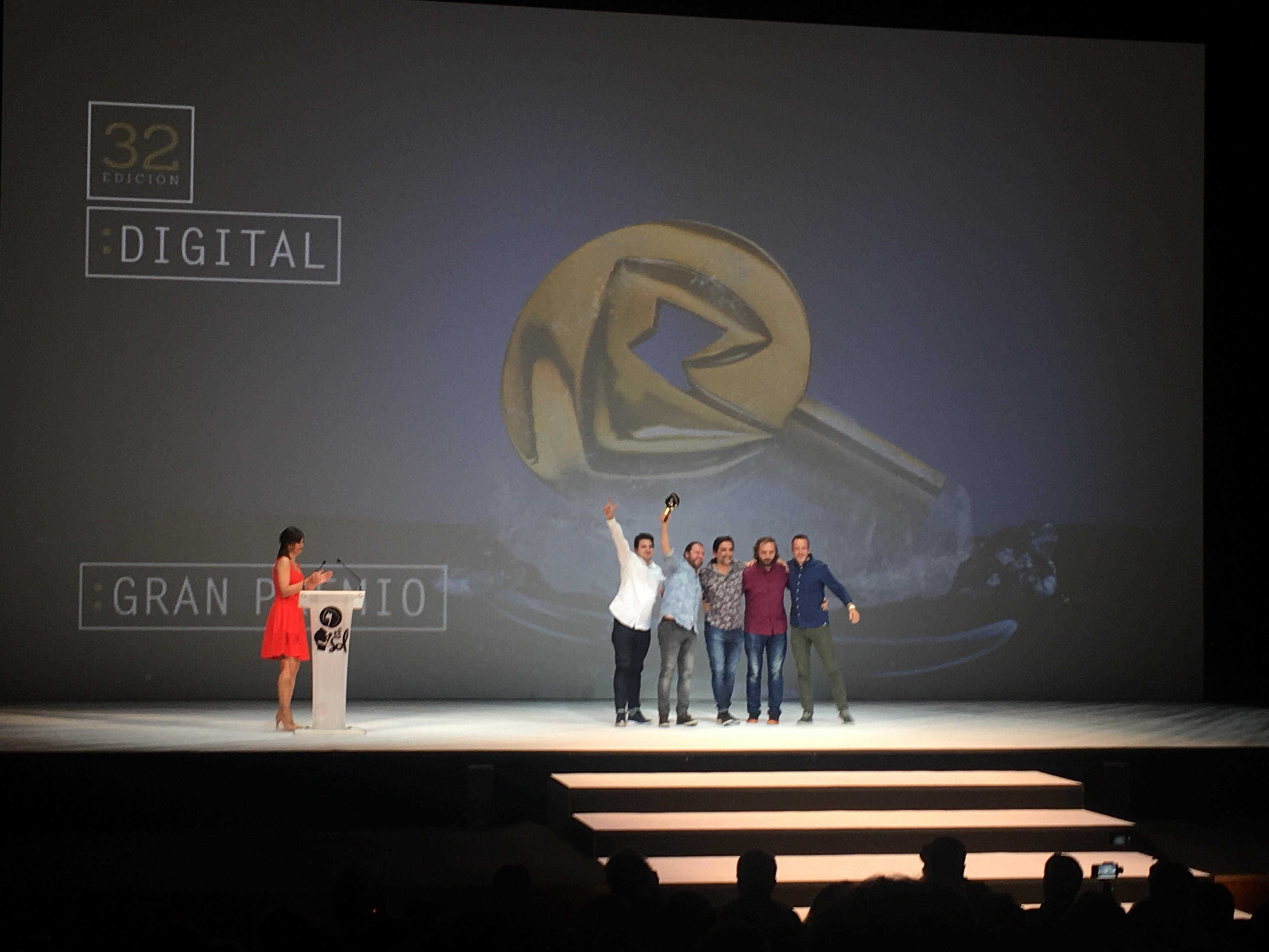 Una agencia valenciana de publicidad consigue el Sol de Oro con 'Operación #Paellaemoji'