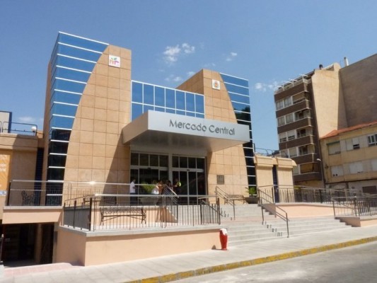 Cierre de los mercados de Elda este sábado, 15 de agosto, por festivo nacional
