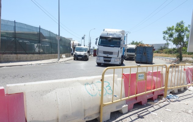 Los empresarios de Fuente del Jarro reclaman desde hace dos años que se repare un túnel dañado