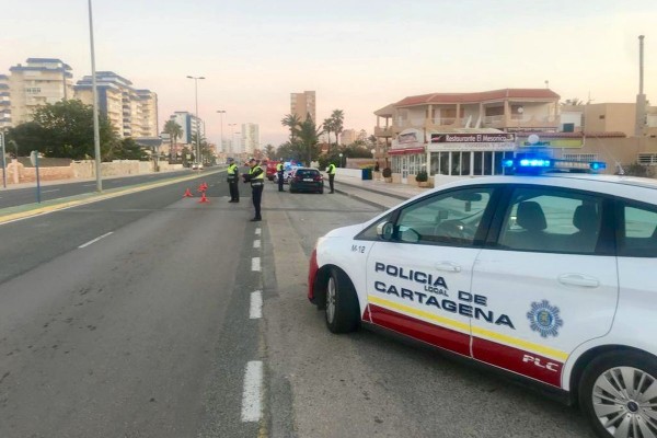 La Policía de Cartagena busca la complicidad a sus reinvindicaciones entre los vecinos de La Manga