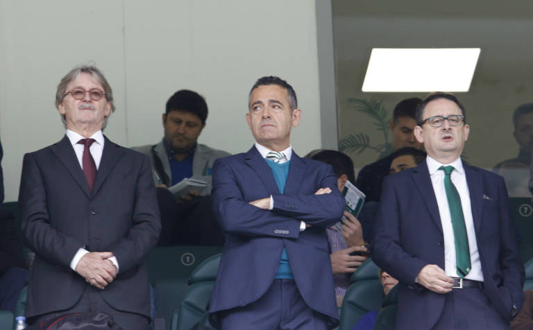 El presidente del Elche CF, Diego García, en el centro de la imagen. PEPE OLIVARES - 