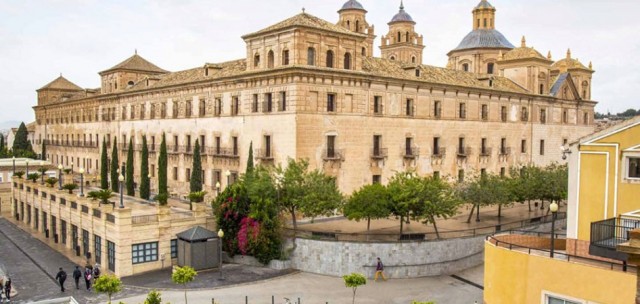 La UCAM busca profesores para Medicina, Enfermería y ADE