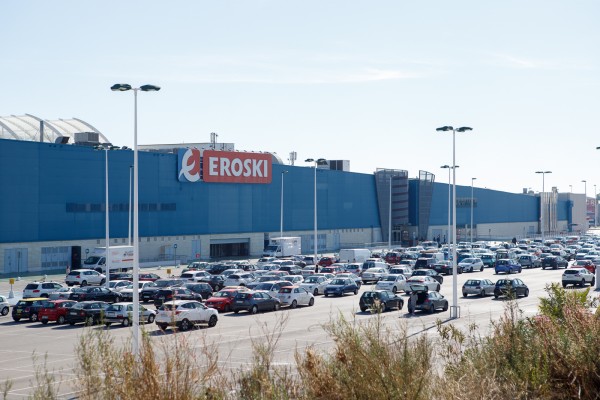 Elche pide a los grandes comercios no abrir el 15 de agosto, pero no recurrirá ante Comercio
