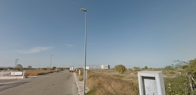  Desalojan una fiesta ilegal en una casa de campo de Alzira con 80 personas y entradas a 15 euros