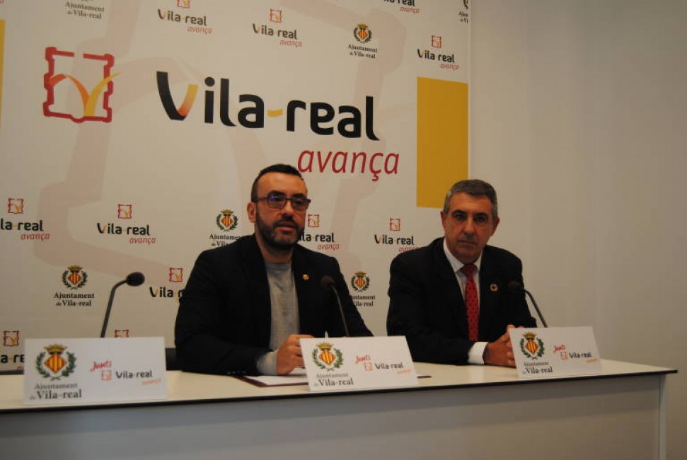 El alcalde de Vila-real, José Benlloch, junto a Vicente García Nebot, director general de Urbanismo y, anteriormente, abogado contratado por la institución municipal. - 