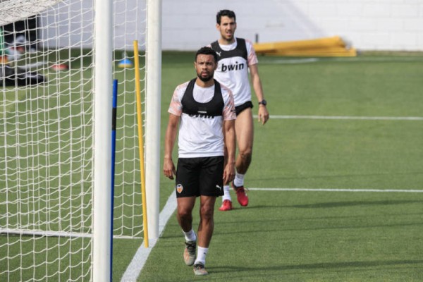 Acuerdo para el traspaso de Parejo y Coquelin al Villarreal