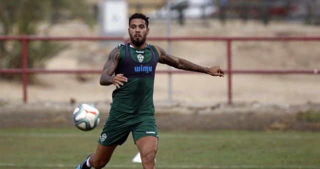 El Elche prepara el partido ante el Zaragoza sin ausencias y a puerta cerrada
