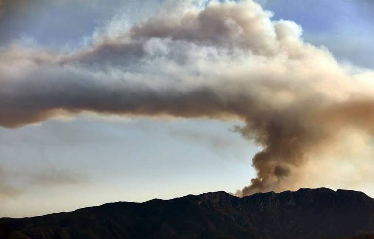 Extinguidos los incendios de Guadalest y Castell de Castells, continúan los trabajos en Vall de Gallinera