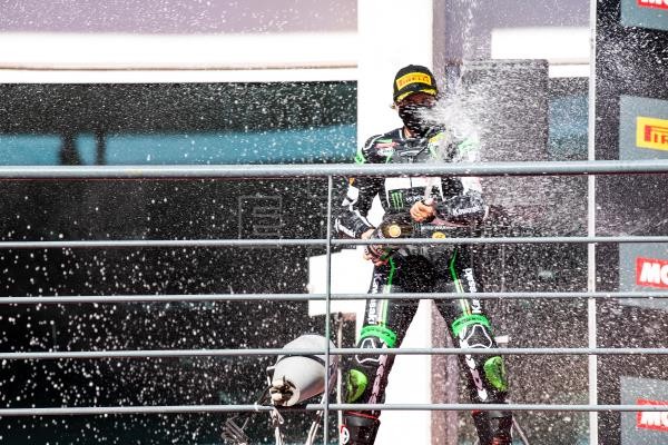 La piloto de Cehegín Ana Carrasco gana la primera carrera de SSP300 en Portimao y se pone líder 