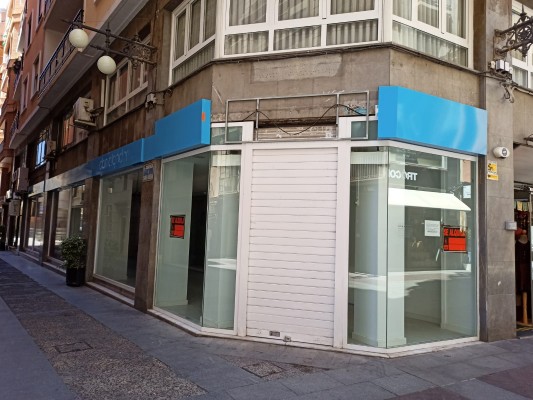 La pandemia cierra comercios del centro de Elche, pero llegan nuevas aperturas en la restauración 