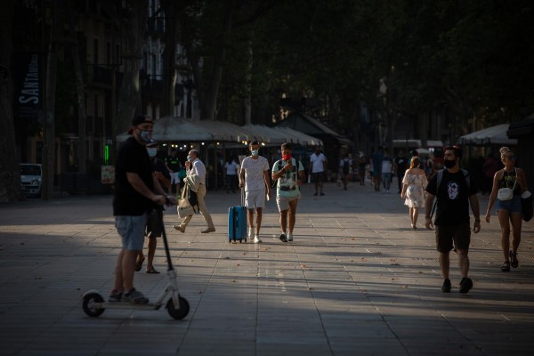 España notifica 1.895 nuevos casos de covid-19, 200 más que el jueves