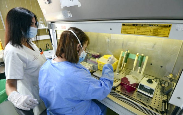 El récord de positivos en un día (99) dispara los casos activos de coronavirus en la Región hasta los 947 