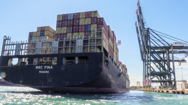 Los fletes de exportación desde el Puerto de València caen un 2,51% en julio