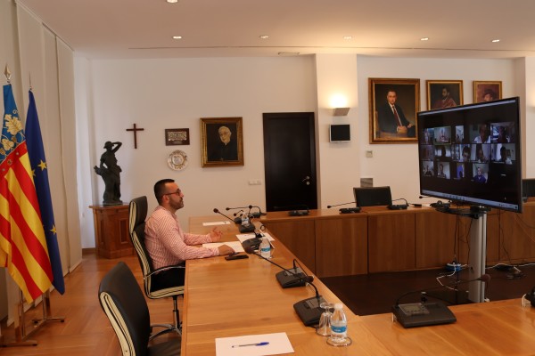 Benlloch ofrece amparo económico a los centros educativos concertados de Vila-real ante la covid