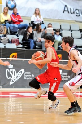Javi Costa, joven base de 18 años, llega al Hozono Global Jairis de la Liga LEB Plata